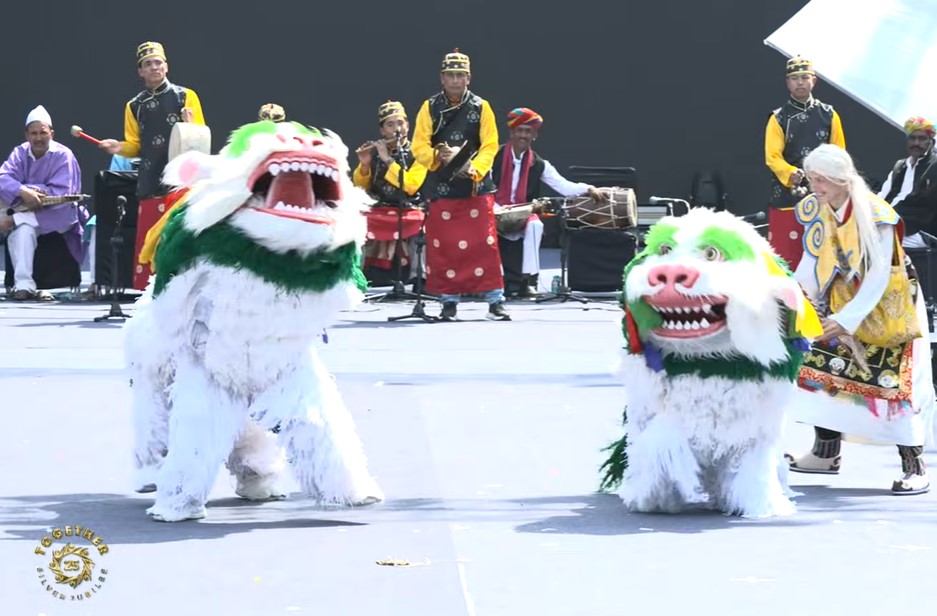 together25-mega-show1