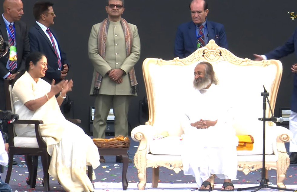 together25-rekhagupta-srigurdev